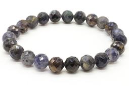 Armband aus Cordierit mit 8 mm facettierten Perlen