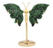 Schmetterling aus Rubin-Zoisit auf einem 14 cm großen Sockel