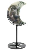 Moosachat-Mondfigur auf einem 16 cm großen Sockel