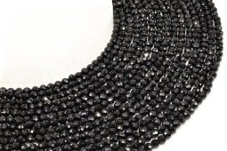 4 mm große, facettierte schwarze Turmalinperlen an einem 38 cm langen Faden